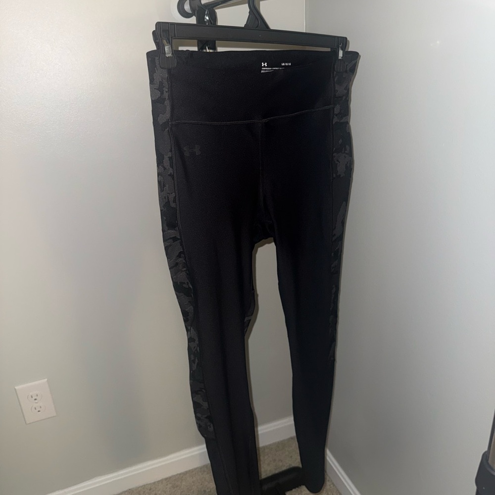 Under Armour L Camouflage Print Tight Leggings Heat Gear Black